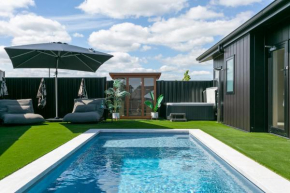 Heated Pool Gym Sauna Hot Tub, Taupo